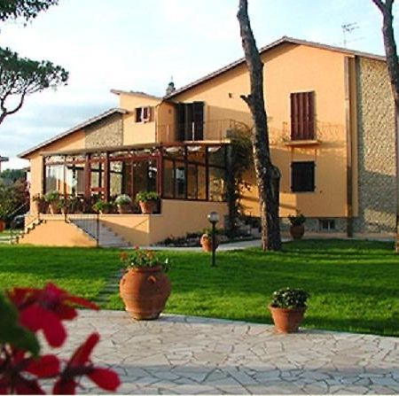 B&B Villa Acero 마리나 디 카라라 외부 사진
